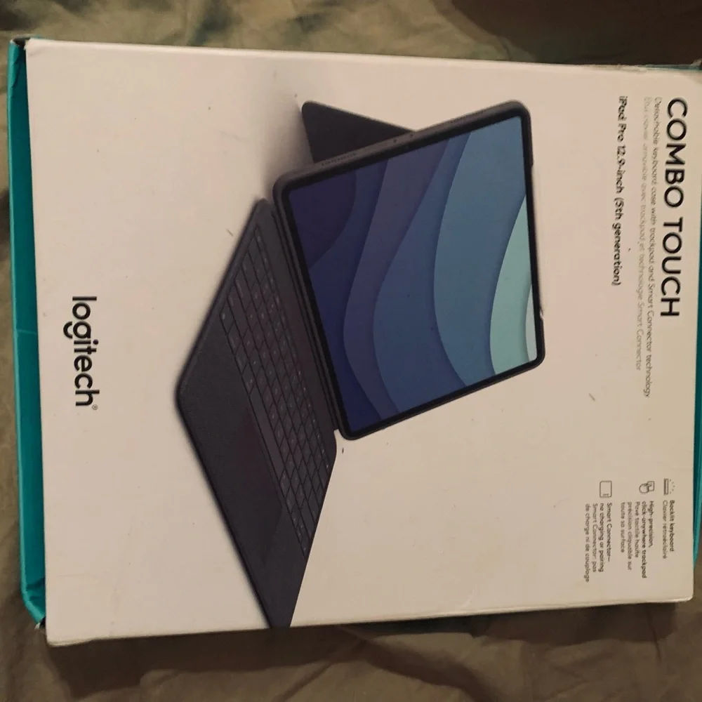 Logitech combotouch iPad Pro 12.9 inch 5th generation detachable keyboard case